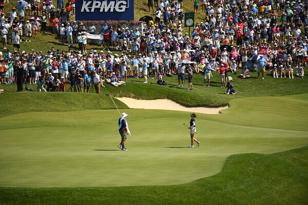 2022년 미국여자프로골프(LPGA) 투어 메이저 대회 KPMG 위민스 PGA챔피언십 우승을 차지한 전인지 프로가 18번홀에서 우승을 확정하는 모습이다. 사진제공=Montana Pritchard_PGA of America