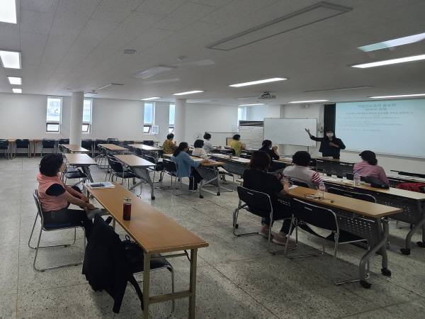 ‘직업인으로 가져야 할 자세’ 수업에 참여하는 수강생들의 학습 열기가 뜨겁다.