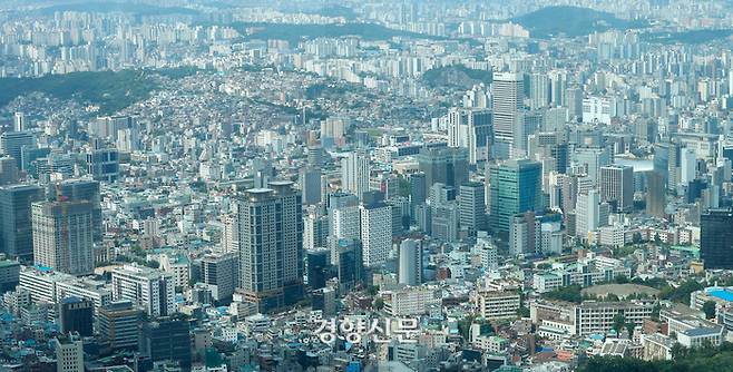 남산타워 전망대에서 지난 16일 바라본 서울시 종로구 모습. 한수빈 기자