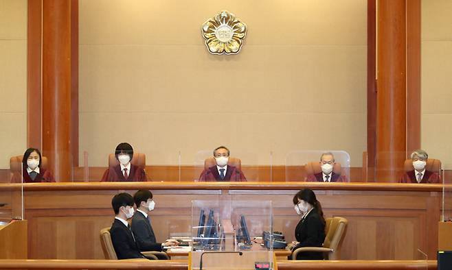 헌법재판관들이 서울 종로구 헌법재판소 대심판정에 앉아있다. 뉴스1