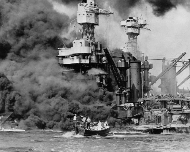 1941년 12월 7일 일본군의 미국 하와이 진주만 기습 공격으로 격침된 미군 버지니아 함선. 진주만=미 해군·AP 뉴시스