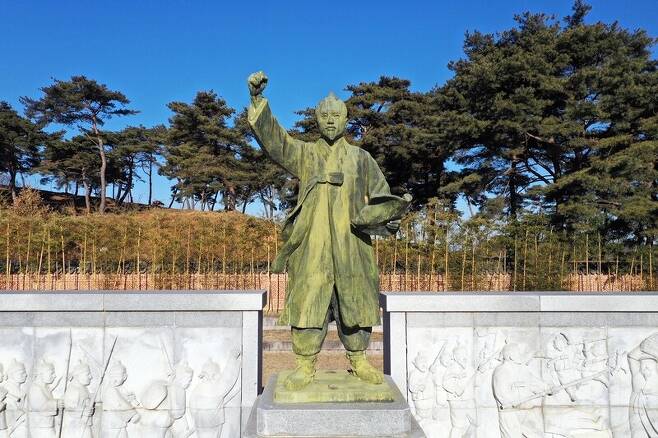 지난해 9월 황토현전적지에서 철거한 전봉준 장군 동상. 한겨레 자료사진. 정읍시 제공
