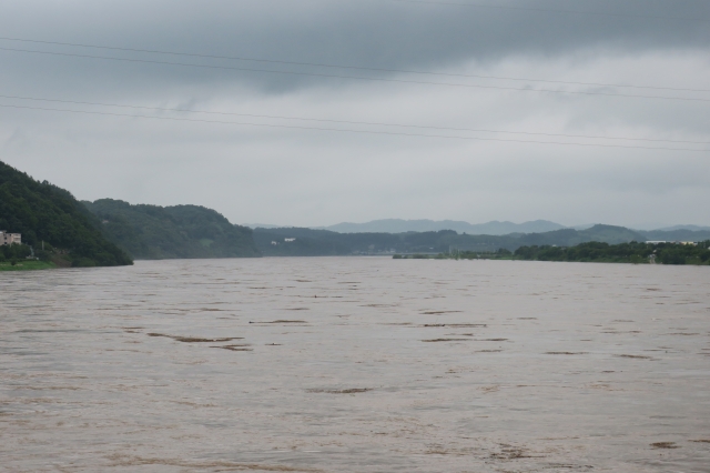 2020년 북한 황강댐 방류로 경기도 연천군 일대를 흐르는 임진강 유량이 급격히 늘어나면서 강변 저지대가 물에 잠겨 사라졌다. 뉴시스