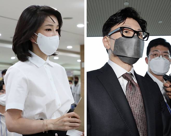 김건희 여사와 더불어 한동훈 법무부 장관(오른쪽)의 패션 보도도 언론사들의 단골 기사 소재다.ⓒ대통령실 통신사진기자단, 연합뉴스