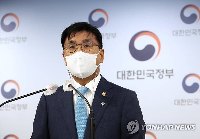 과기부, 2023년도 국가연구개발사업 예산 배분·조정안 발표 (서울=연합뉴스) 김승두 기자 = 주영창 과학기술정보통신부 과학기술혁신본부장이 27일 정부서울청사 브리핑실에서 '2023년도 국가연구개발사업 예산 배분·조정안'을 발표하고 있다. 2022.6.28 kimsdoo@yna.co.kr