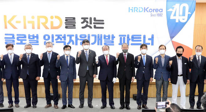 한국산업인력공단은 지난 14일 공단 본부에서 창립 40주년을 맞아 공단의 지속 발전과 글로벌 경영을 위한 새로운 비전 선포식을 개최했다.
