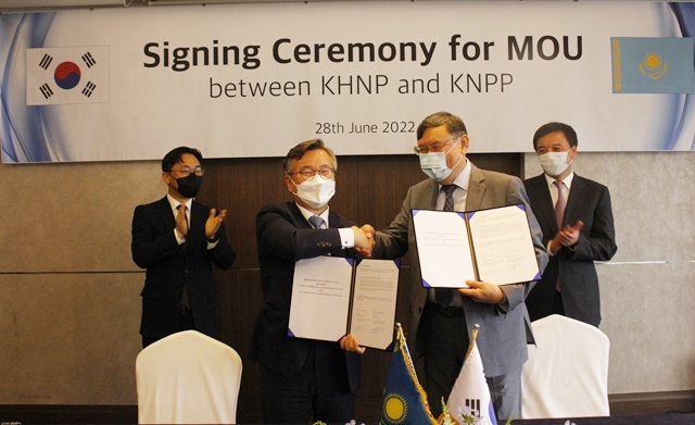 한수원이 카자흐스탄 KNPP와 신규 원전 도입을 위한 협약을 체결했다./사진제공=한국수력원자력