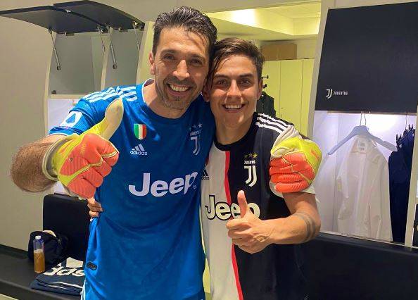 사진=파울로 디발라, 부폰(좌)과 디발라(우)