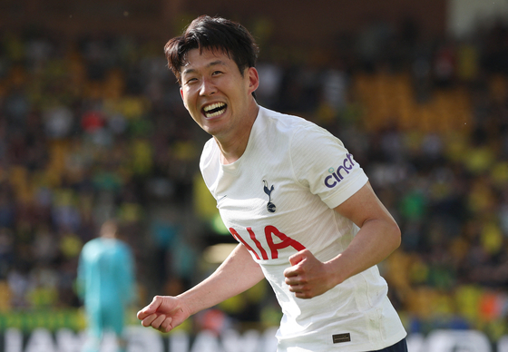 Soccer Football - Premier League - Norwich City v Tottenham Hotspur - Carrow Road, Norwich, Britain - May 22, 2022 Tottenham Hotspur's Son Heung-min celebrates scoring their fifth goal Action Images via Reuters/Paul Childs EDITORIAL USE ONLY. No use with unauthorized audio, video, data, fixture lists, club/league logos or 'live' services. Online in-match use limited to 75 images, no video emulation. No use in betting, games or single club /league/player publications. Please contact your account representative for further details.  〈저작권자(c) 연합뉴스, 무단 전재-재배포 금지〉