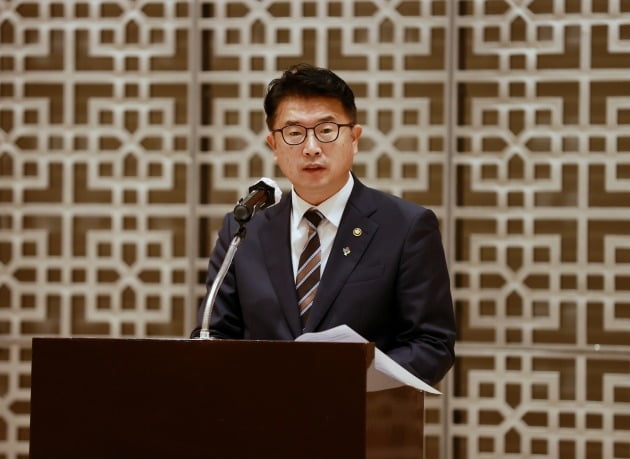 장상윤 교육부 차관이 30일 ‘2022년 한국 전문대학교육협의회 하계 총장 세미나’에서 축사를 하고 있다. 교육부 제공.