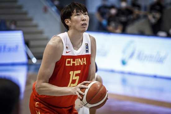 중국의 에이스 저우치(26)가 30일 호주와의 2023 FIBA 농구월드컵 아시아 예선에서 맹활약했다. 그는 전보다 한층 더 성장했다. 사진=FIBA 제공