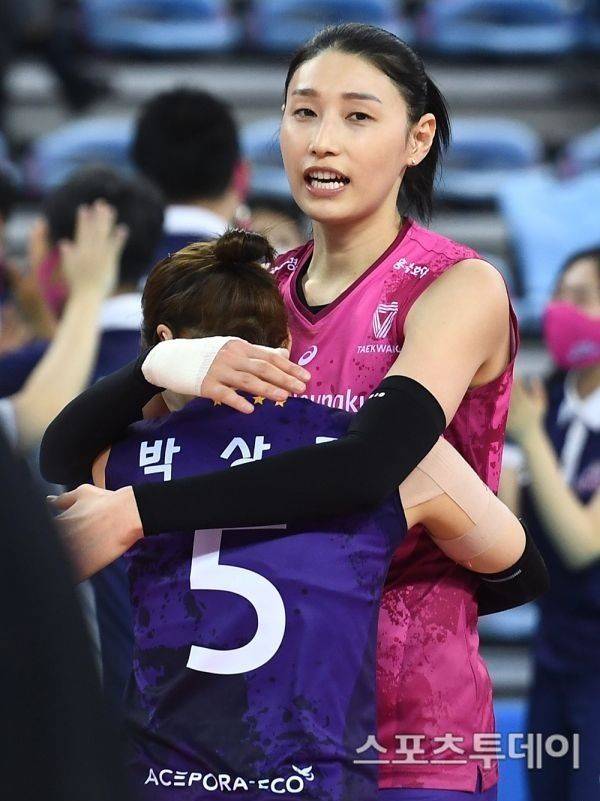 김연경(핑크색 유니폼) / 사진=DB