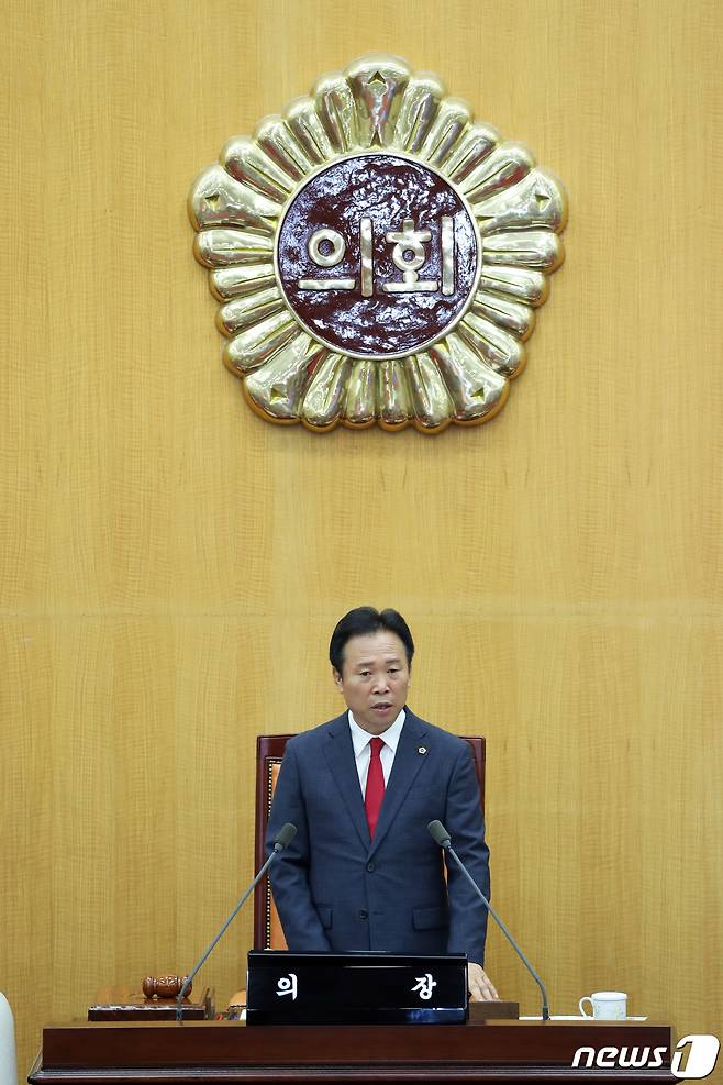 제12대 충북도의회 전반기 의장으로 당선된 황영호 의원. (도의회 제공) © 뉴스1