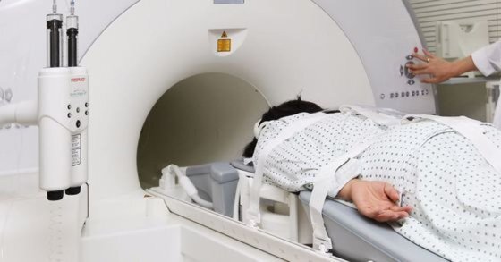 유방암 환자가 한 대학병원에서 PET-MRI를 찍고 있다. 중앙포토