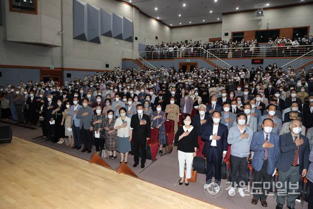 ▲ 김홍규 강릉시장 취임식이 1일 시청 대강당에서 노인·장애인·여성·문화예술·체육·봉사 등 각 분야 단체회장과 회원, 소상공인 자영업자 등이 참석한 가운데 열렸다.