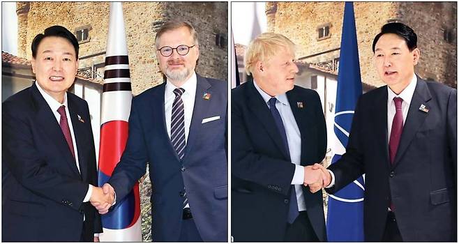 윤석열 대통령은 30일 스페인 마드리드 전시컨벤션센터(IFEMA)에서 페트르 피알라 체코 총리(왼쪽 사진), 보리스 존슨 영국 총리(오른쪽 사진)와 정상회담을 했다. 체코와는 원전·전기차 배터리 협력을 강화하기로 했고, 영국과는 새로운 관계 설정을 위한 ‘한·영 프레임워크’를 채택했다.  /마드리드=김범준  기자