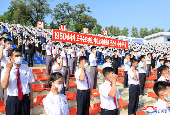 북한 조선중앙통신은 “6·25미제반대투쟁의 날에 즈음하여 24일 근로단체들에서 복수결의모임을 진행했다”고 27일 보도했다. (사진=조선 중앙통신)