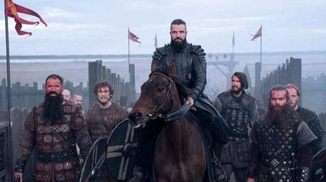 '바이킹스: 발할라'는 피와 뼈가 난무하는 전투만을 보여주지 않는다. 더 심각한 건 암투다. 등장인물들은 서로를 배신하고, 죽이고, 권력을 잡는 데 집중한다. IMDb 제공