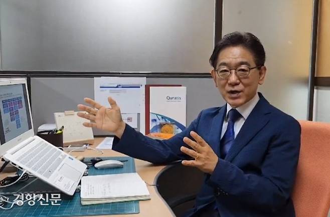 이덕형 국제결핵연구소장이 서울 사무소에서 결핵 퇴치 전망과 정책 과제 등을 설명하고 있다. 국제결핵연구소 제공