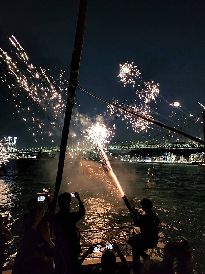 야간요트투어 불꽃놀이