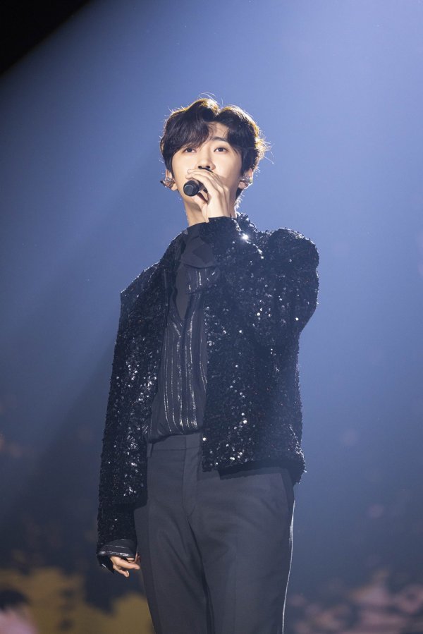 Singer Lim Young-woong topped the list of Mr. Trotpic Weekly Voting Men Singer.On the 4th, Mr. Trotstar Voting Web service, Mr. Trotpick, released the results of Weekly Voting, which lasted from 27th to 3rd of last month.Voting results showed Lim Young-woong topped the list with 631,460 points in the mens Singer category.TV Chosun Tomorrow Mr.Lim Young-woong, who won the first prize in Trot, was loved by I believe only now, HERO, My love like a starlight and Love always runs away.Last month, he released his first full-length album Im Hero (IM HERO) and released his new song Can I Meet Again?Lim Young-woong, who is on a national tour, has completed the festival performance from the 1st to the 3rd following Goyang, Changwon and Gwangju.The last performance of the national tour, August 14, Seoul performance will be streaming in real time on Teabing.