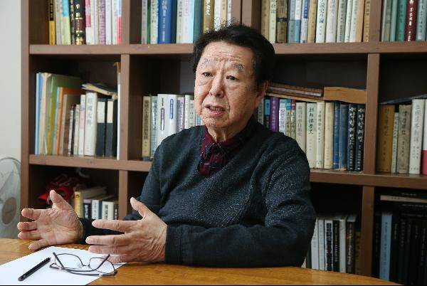 본지와 인터뷰하는 이윤석 전 연세대 교수. /오종찬 기자