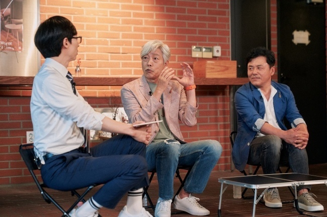 TVN You Quiz on the Block feature Preachers will be featured.In the 161st episode of You You Quiz on the Blockdirector Kim So-young, writer Lee Eon-ju), which will be broadcast at 8:40 p.m. on July 13, he will travel with pioneers who change the world.Emergency Medicine Professor Noh Young-sun, Film specialist MC Park Kyung-lim, Physicist Kim Sang-wook, Falcons Bae Chul-soo and Koo Chang-mo will appear as a user and plan to tell the life history that opened a new path ahead of anyone.First, there is time to learn about Professor Noh Young-sun of Emergency Medicine, which made the first Intensive Care unit in Korea.The self who protects the life of the patient in the special ambulance day and night vividly conveys the urgent situation that he has experienced by transferring the intensive care unit several times a day for the first time.In addition, Federalist No. 10, written by his own, such as mandatory seat belts and CPR, will be a surprise to reveal the story of changing the world.Chungmuros 10 million fairy MC Park Kyung-lim talks with you continue.Honey tells the passionate life history of being the first person in the movie MC world in the dark horse of the entertainment industry who received the youngest entertainment award.After leaving the United States in his prime, he returns to Korea and tells the process of constant efforts to shine his presence as a movie MC, not an entertainment.The stage of the excitement explosion The Wet of Distraction with Yoo Jae-Suk and Jo Se-ho is also foreseen, raising expectations.Professor Kim Sang-wook, a Physicist who looks at the world with the gaze of physics, is trying to popularize science.He became a physicist in quantum mechanics and opened a quantum mechanics study classroom that fits in his ears for Yoo Jae-Suk and Jo Se-ho, and he said that he would organize the cold water cooking ramen debate that made the industry shake.Love is not the object of physics, but introduces the novel concept of love that is approached from a physical perspective and adds curiosity to the fact that it made Jo Se-ho admire.