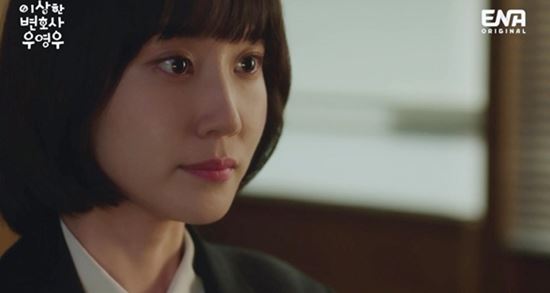 Park Eun-binExtraordinary Attorney Woo Woo, pledged to become a shameless Lawyer.In the 5th episode of the ENA channel Extraordinary Attorney Woo, which aired on the 13th, the tearful reflection of Jung Wooyoung (Park Eun-bin), who felt Lawyers responsibility between truth and truth, left a deep afterglow.Jung Wooyoung, who was ashamed of himself who turned away from the truth, grew up again.Here, Lee Joon-ho(Kang Tae-oh), who recognized the mind toward Jung Wooyoung, added excitement.The 5th TV viewer ratings were the highest in the nation, 9.1%, and Seoul Capital Area 10.3% (Nilson Korea, based on paid households), maintaining the top spot in the Wednesday-Thursday evening drama.The highest TV viewer ratings per minute also surpassed 11.7% and showed syndrome popularity.In particular, Target 2049 TV viewer ratings showed dignity by climbing to No. 1 on the channel for two consecutive weeks with 5.2%.Jung Wooyoung and Kwon Min-woo (Ju Jong-hyuk) filed a lawsuit against Ewha ATM (cash automatic teller machine) against its competitor Geum RiverATM.However, Kwon Min-woo did not do the basic data Gong Yoo to match the nickname of Kwon Mo-su, and Jung Wooyoung would have passed without even knowing that he had been assigned the case without the tip of Choi Soo-yeon (Ha Yoon-kyung).Jung Wooyoung has faced difficulties since his first interview with The Client Hwang Doo-yong (Lee Sung-wook).Kwon Min-woo, a negligently social life man, appealed to the same unit and won the Clients score.In addition, Jung Wooyoung, who was not able to grasp the contents after receiving the data late, was not able to answer the question of Jung myeong-seok (Kang Ki-young).And The Client ignored it thoroughly enough to leave the business card that Jung Wooyoung handed over.Jung Wooyoung asked Kwon Min-woo, who does not play fair, to Do not forget to go to the next time, but he embarrassed Jung Wooyoung, saying, Why should I go to the competition and the data?Jung Wooyoung called himself Woodangtang Jung Wooyoung and gave a sarcastic Kwon Min-woo a nickname of Kwon Min-woo.He vowed to say that he will definitely say Yi Gi for Kwon Min-woo, who forgot to play fair.Meanwhile, Jung Wooyoung was struggling with how to read peoples truth and false.From the fact that The Clients claim was truth, it was necessary to verify it. Jung Wooyoung, along with the circle (Joo Hyun Young), even practiced covering truth and lies from human behavior and found The Client.Bae Sung-chul (Yoon Byung-hee), head of the research and development department, who developed the Ewha ATM cassette (a cash box), was a collection of lie signals.Jung Wooyoung was confused, but he even handed over the tip that reference person is not punished for perjury even if perjury is perjured in court.Bae Sung-chul, who attended the court as a reference person, made a bold statement as a former theater actor and made him honor Oh Jin-jong (Shin Hyun-jong), president of Geum River ATM.The situation that the Client and one team, Kwon Min-woo, did not believe made Jung Wooyoung more confused.Jung Wooyoungs performance made a decision to ban the sale of the product to the Geum River ATM, but he was uncomfortable.Then Jung Wooyoung said, Why do you turn away from the truth? Did you want to be a competent Lawyer?Or do you want to be a great Lawyer to reveal the truth? I was shocked as if I had been hit in the head by a letter from Oh Jin-jong, president of Geum RiverATM.Jung Wooyoung, who was late, showed a letter to Kwon Min-woo and said he would apply for cancellation of the injunction.Then, when will Kwon Min-woo be telling the truth and false story? Reference person testimony, right? Did you think reference person was true?I thought it was not, so I helped it sound real. That is the right thing to do. If youre going to believe The Client, believe it all the way.That is the courtesy that Lawyer should observe to The Client. The word shook Jung Wooyoung more strongly.And the lawsuit was in an unexpected twist: Geum RiverATM found evidence of the leaders that produced and went bankrupt a year earlier than Ewha ATM.The Client Hwang Doo-yong laughed at the upside down result, and Jung Wooyoung was stunned by the triumphant remark, Ive finished most of my supply contracts with the banks while I was in temporary disposition.Jung Wooyoung was troubled by the fact that ATM helped him use the law.In addition, even though he knew that Ewha ATM had acted falsely to monopolize the contract, he shook his head, admitting that he had deceived himself because he wanted to be Yi Gi.Jung Wooyoung Woo, who shed tears of self-defeating I am ashamed to Lee Joon-ho, added to his sadness.On this day, Jung Wooyoung Woos painful self-defeating became a chance to grow as a Lawyer.Jung Wooyoung, who pledged to be a great Lawyer to reveal the truth, took off the sunflower frame and put a letter of Oh Jin-jong on the spot.The decision not to be a shameful Lawyer in front of this letter was passed through Jung Wooyoungs eyes.Lee Joon-ho, who recognized the mind toward Jung Wooyoung, also made a fuss. Lee Joon-ho likes Jung Wooyoung.Is it true? Lee Joon-ho, who is embarrassed and blushing at Jung Wooyoungs stone fastball true question, made the viewers thrill.Jung Wooyoung, who has difficulty in emotional exchange with others, was communicating with people in his own way.Jung Wooyoung Woo, who remembers the trivial actions of Choi Soo-yeon and defines it as bright, warm and friendly, springtime sunshine Choi Soo-yeon, has been warm.Photo = ENA broadcast screen