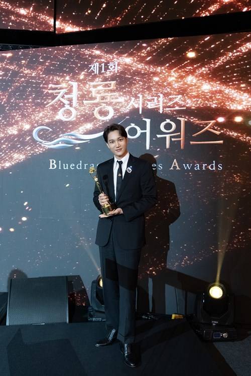 엑소 카이 신인상 수상 사진=SM엔터테인먼트