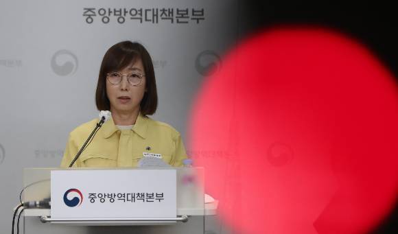 백경란 질병관리청장이 지난 22일 오후 충북 청주시 흥덕구 오송읍 질병관리청에서 원숭이두창 의심 환자 발생 및 양성 확진에 따른 대응 조치를 발표하고 있다./사진=뉴스1
