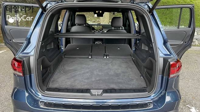 메르세데스-벤츠 EQB 2열 시트를 접으면 평탄화 작업이 별도로 필요없는 공간이 나온다.