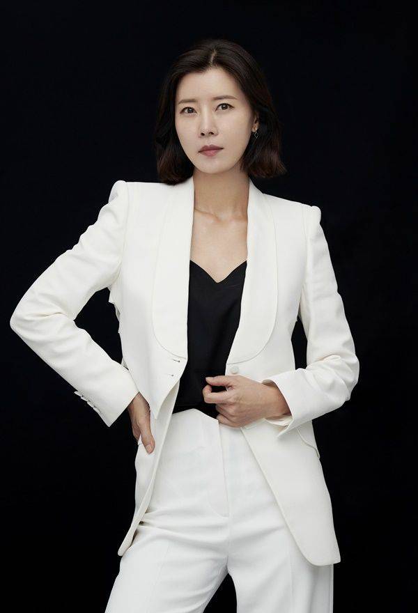 이브 유선 인터뷰 / 사진=블레스이엔티 제공