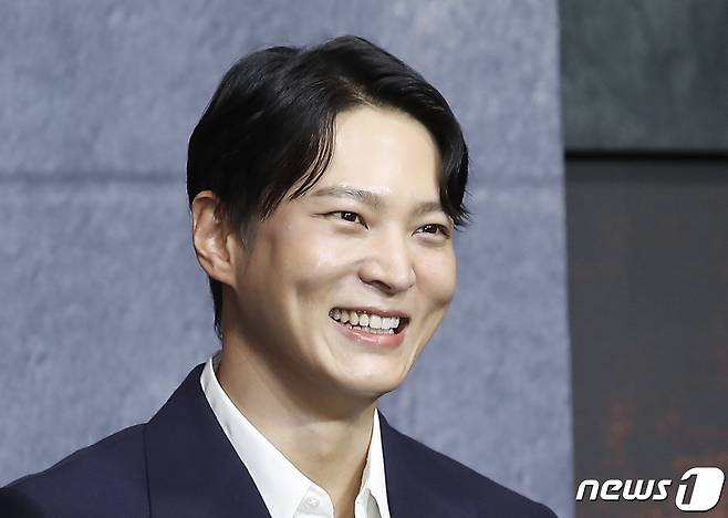 배우 주원이 2일 오전 서울 종로구 JW메리어트호텔 동대문에서 열린 ‘카터’ 제작보고회에서 미소를 짓고 있다. ‘카터’(감독 정병길)는 의문의 작전에 투입된 ‘카터’(주원 분)가 주어진 시간 안에 자신을 되찾고 미션을 성공시켜야만 하는 리얼 타임 액션 영화이다. 2022.8.2/뉴스1 ⓒ News1 권현진 기자