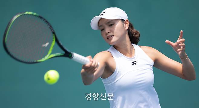 장수정이 지난 1일 경기도 시흥 씽크론 아카데미에서 훈련하고 있다. 우철훈 선임기자