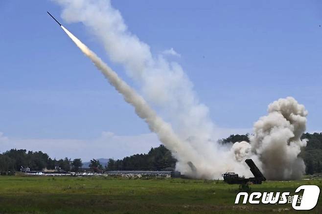 4일(현지시간) 중국 인민해방군 동부전구 사령부 지상군이 대만해협으로 장거리 미사일을 발사하고 있다. ⓒ 로이터=뉴스1 ⓒ News1 박기현 기자