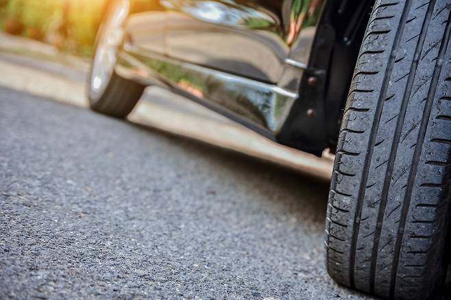 장거리 운전이 많은 여름휴가철에는 자동차 타이어 관리가 중요하다. /사진=이미지투데이