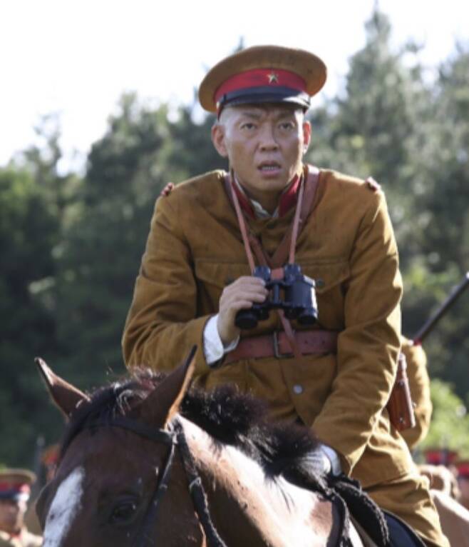 영화 '봉오동 전투'에서 일본군 장교를 연기한 박지환. 김한민 감독은 이 결과물을 보고 '한산'에 그를 캐스팅했다.