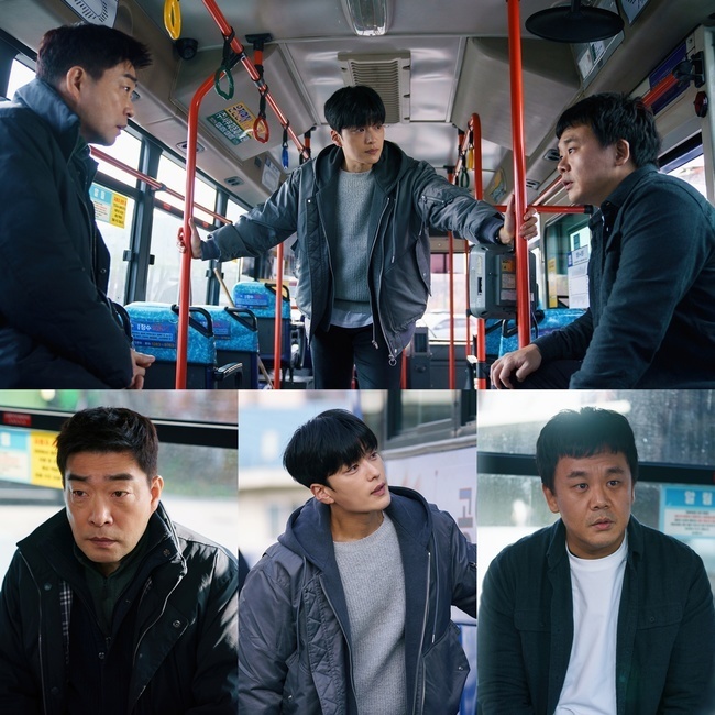 model detective 2 Son Hyun-joo, Jang Seung-jo confronts chain Killer Kim In-kwonJTBCs Saturday drama Model Detective 2 (directed by Cho Nam-guk, playwright Choi Jin-One, production Blossom Story, SLL) released still cuts of Son Hyun-joo and Jang Seung-jo, who faced Real in the village bus.The still-cuts show Kang Do-chang and Oh Ji-hyeok listening to the story of a serial killer, which is hard to see as a face-to-face relationship between the homicide detective and the serial killer.Killer is also wearing a naive look, erasing the madness that has been interesting to see the victim die painfully.