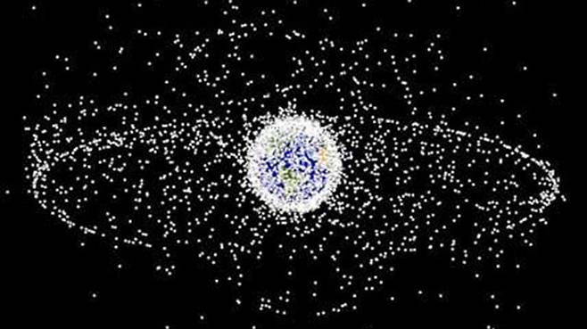 지구를 둘러싸고 있는 우주 쓰레기 상상도 (사진=나사 제공, 연합뉴스)