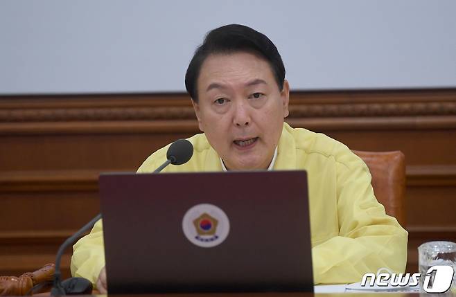 윤석열 대통령이 9일 오전 정부서울청사에서 열린 국무회의에서 모두 발언을 하고 있다. (대통령실사진기자단) 2022.8.9/뉴스1 ⓒ News1 안은나 기자