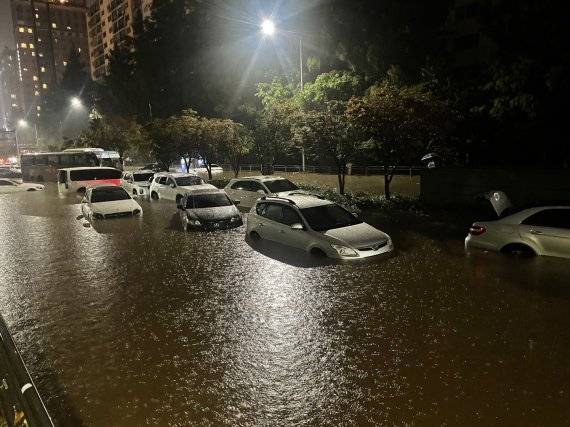 8일 서울 강남역 사거리 교대방향이 도로가 침수돼 있다. 2022.8.8/뉴스1 ⓒ News1 송원영 기자 /사진=뉴스1