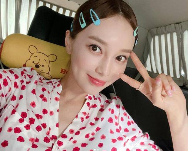 라디오에 출연한 아유미가 과거를 회상해 청취자들의 관심을 모았다. 아유미 SNS