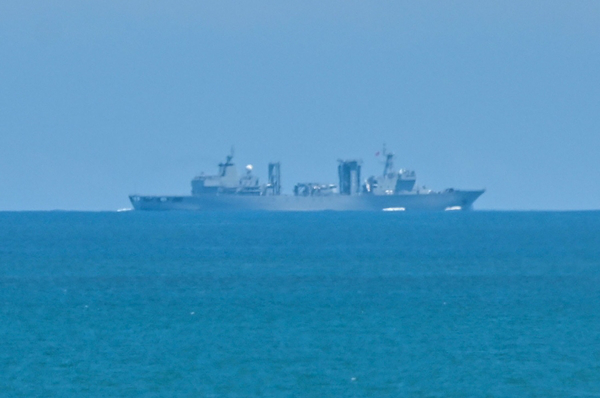 중국의 대만 포위 군사훈련 이틀째인 5일 중국 군함이 대만에 가장 가까운 푸젠성 핑탄섬 앞바다를 항해하고 있다. AFP연합뉴스