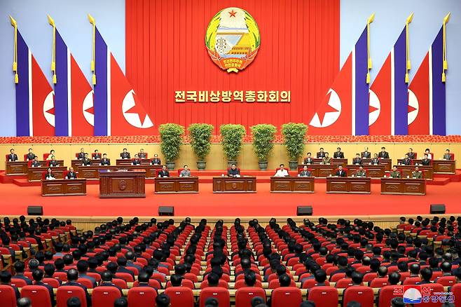김정은 북한 국무위원장이 전국비상방역총화회의를 주재하고 코로나19 위기가 완전히 해소됐다고 선언했다. /조선중앙통신 홈페이지 캡처