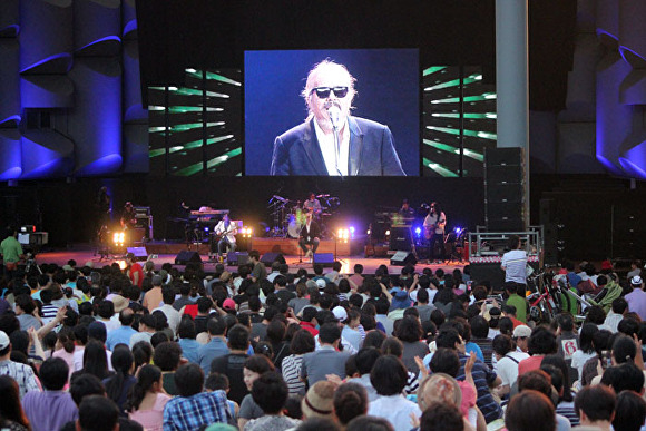 지난 2013년 분당 중앙공원 야외음악당에서 펼쳐진 파크콘서트 들국화의 공연모.[사진=변준성 기자]