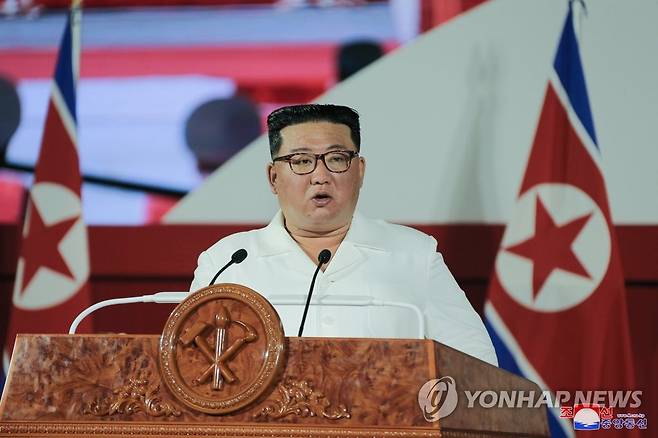 북한 김정은 국무위원장이 지난 27일 전승절 69주년 기념행사에 참석해 연설을 했다고 조선중앙통신이 28일 보도했다. [사진 = 연합뉴스]