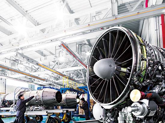 한화그룹은 최근 적극적인 계열사 통합 행보를 보이고 있다. 한화에어로스페이스가 한화디펜스를 흡수합병하고 ㈜한화에서 물적분할한 방산 부문도 에어로스페이스와 합친다. 사진은 한화에어로스페이스 창원사업장. (한화에어로스페이스 제공)