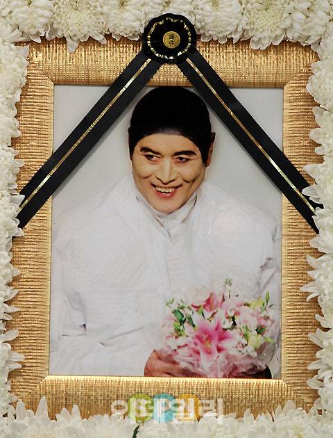 앙드레김 영정사진.(사진=이데일리DB)