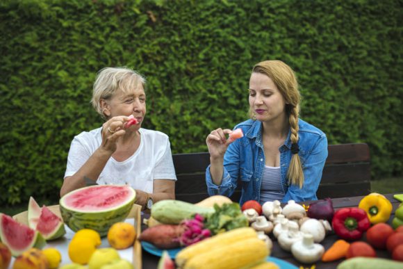 과일과 채소를 자주 먹는 습관 등이 건강하게 오래 사는데 도움이 되는 것으로 나타났다. [사진=게티이미지뱅크]