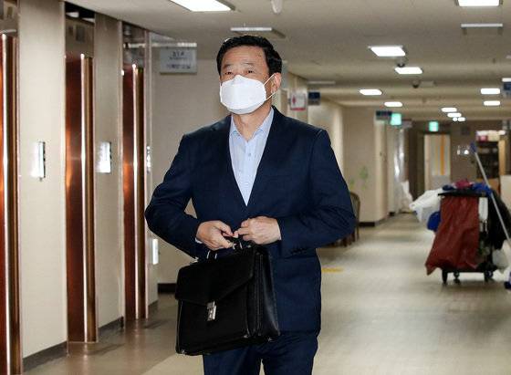 김순호 초대 경찰국장이 2일 오전 서울 종로구 정부서울청사에 마련된 경찰국으로 출근하고 있다. ⓒ News1